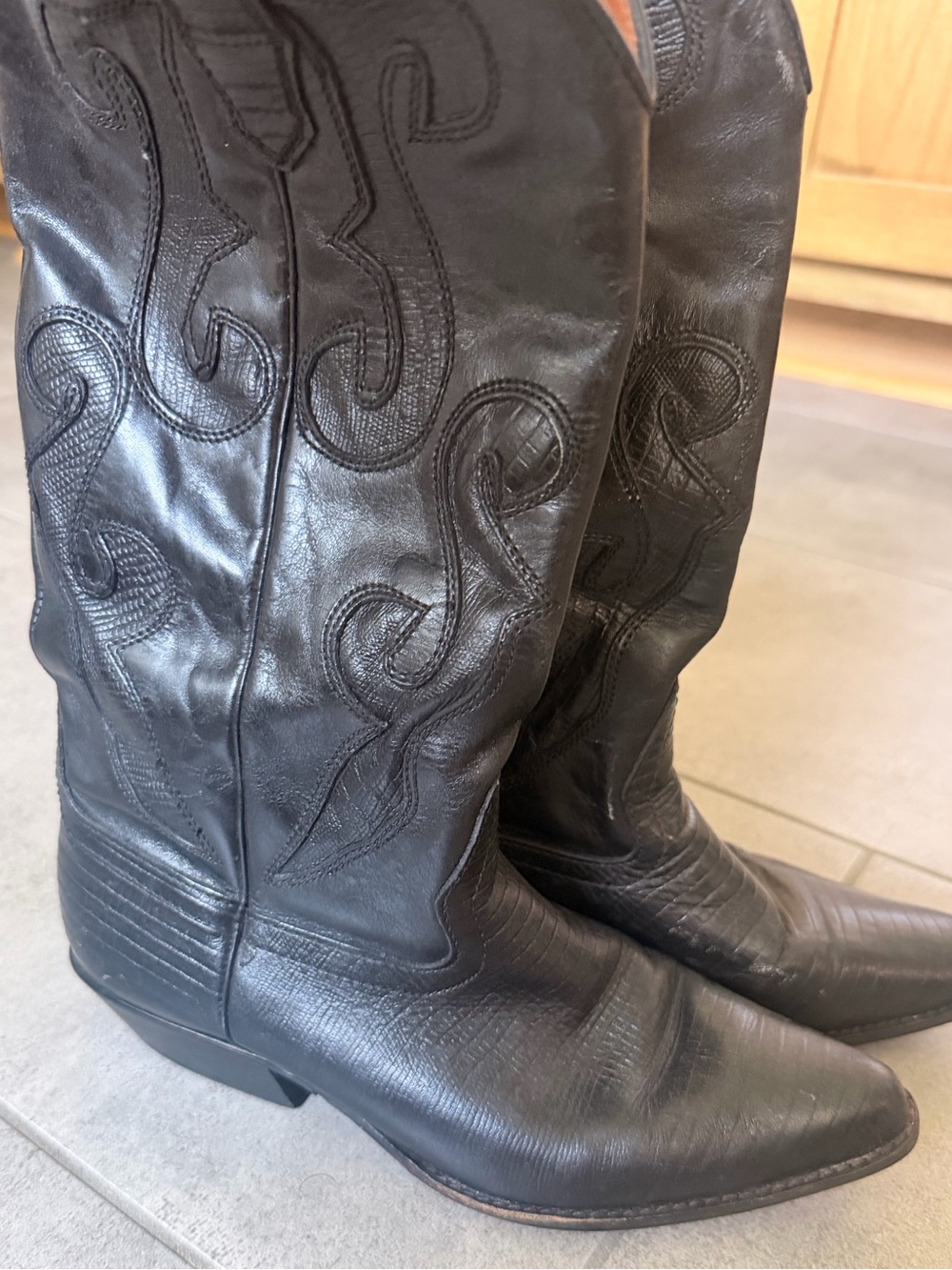 Black Leather Western Cowboy Boots - Women